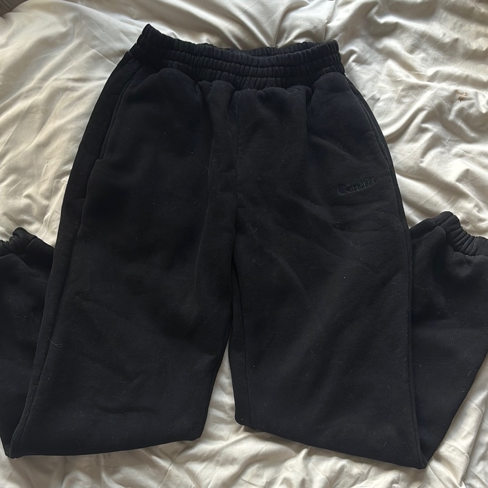 Comfrt Women’s Black Cuffed Sweatpants